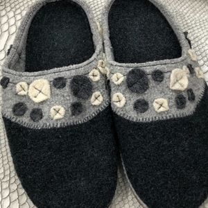 walkstoff wool slippers